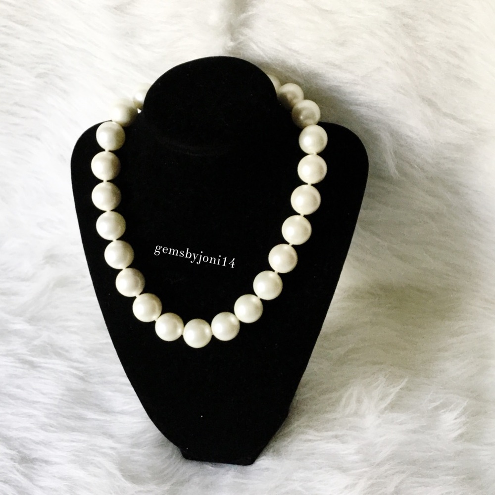 Sorelle Sisters Chunky Faux Pearl Choker Necklace